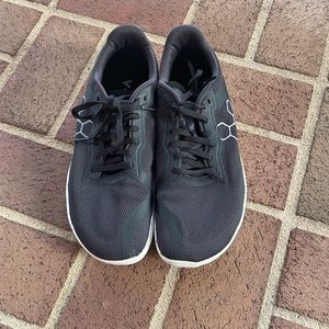 Vivobarefoot shoes size 9 us/ 40 euro